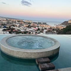 Elegant Oceanview Apt Near DT