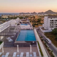 2BR  Beach & Downtown 101D