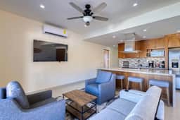 New 3 BD Condo with Pool & Gym - Image 2