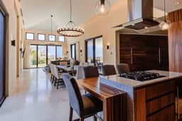 Stunning Villa with Jacuzzi & Ocean View - Image 4