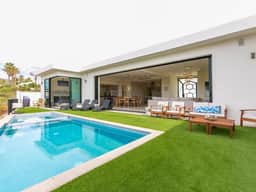 Luxurious 4Bed Villa spacious & private Heated Pool steps from Beach - Image 4