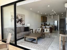 Elegant Oceanview Apt Near DT - Image 4