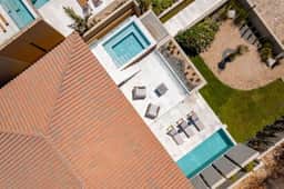 4BR Villa with Pool, 2 Jacuzzis, Near City & Golf - Image 5