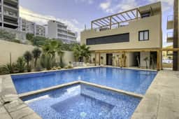 3BR Condo: Partial Sea View, Pool & Jacuzzi - Image 3
