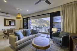 3BR Condo: Partial Sea View, Pool & Jacuzzi - Image 4