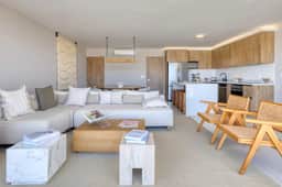 New & Elegant 4Bedroom House, Steps from the Beach - Image 3