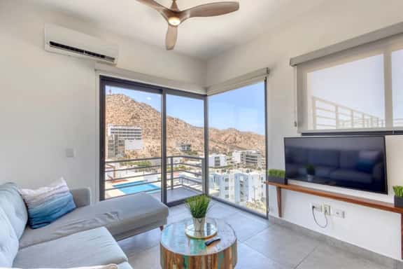 Beautiful and elegant Apt, Near Downtown - Image 1