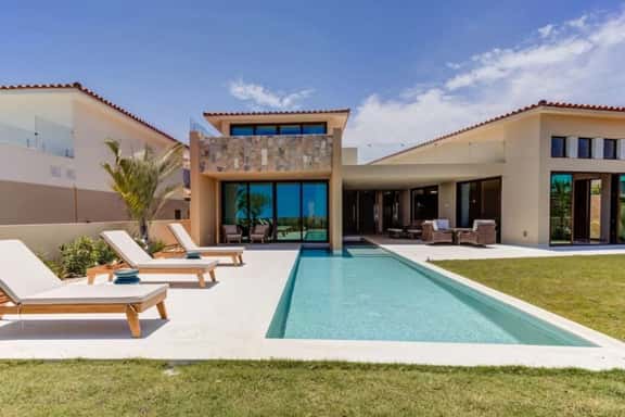 Stunning Villa with Jacuzzi & Ocean View - Image 1