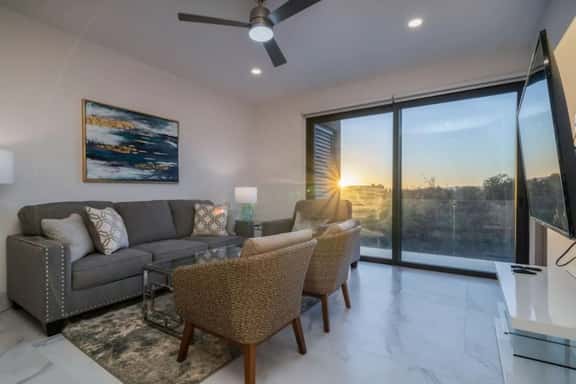 Modern Apartment, Close to Beach & Downtown - 304A - Image 1