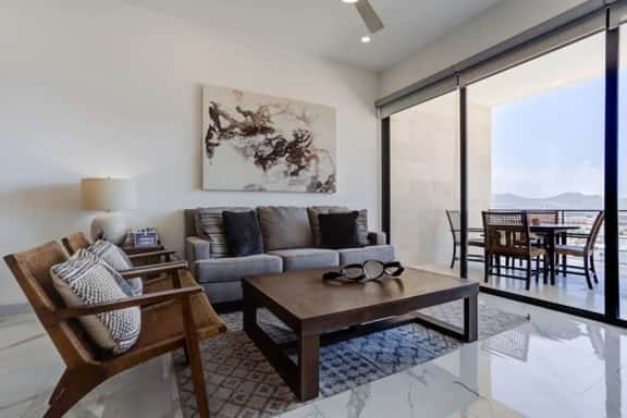Ocean View Apt, 2 Beds, Near Downtown - Image 1