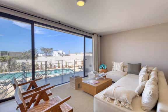 New & Elegant 4Bedroom House, Steps from the Beach - Image 1