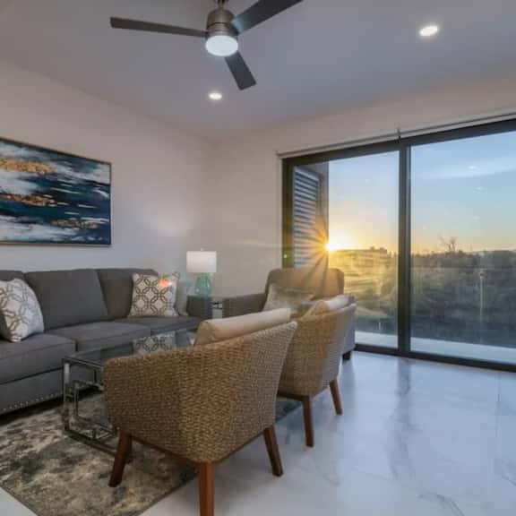 Modern Apartment, Close to Beach & Downtown - 304A - Image 1