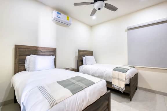 New 3 BD Condo with Pool & Gym - Image 5