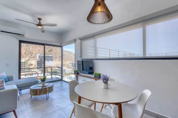Beautiful and elegant Apt, Near Downtown - Image 3