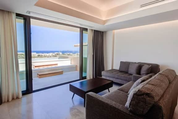 Stunning Villa with Jacuzzi & Ocean View - Image 2