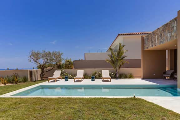 Stunning Villa with Jacuzzi & Ocean View - Image 5