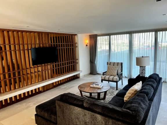 4BR Villa with Pool, 2 Jacuzzis, Near City & Golf - Image 3