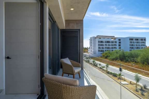 Modern Apartment, Close to Beach & Downtown - 304A - Image 3