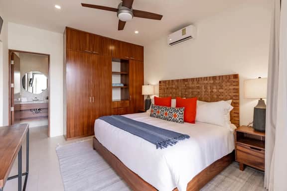3BR Condo: Partial Sea View, Pool & Jacuzzi - Image 2
