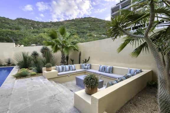 3BR Condo: Partial Sea View, Pool & Jacuzzi - Image 5